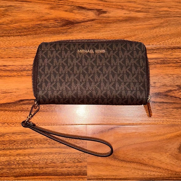 Michael Kors Wallet Wristlet - Picture 3 of 8